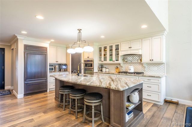 5467 Bristol Parke Drive, Clarkston, MI 48348