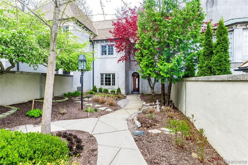 5467 Bristol Parke Drive, Clarkston, MI 48348