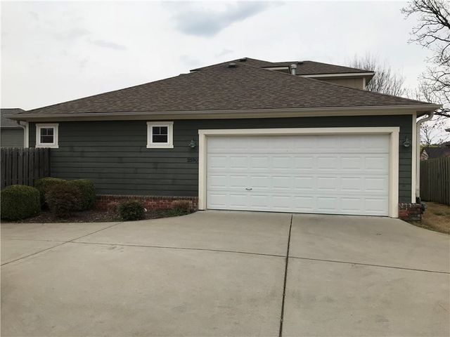 2590 E Carnation Court, Fayetteville, AR 72703