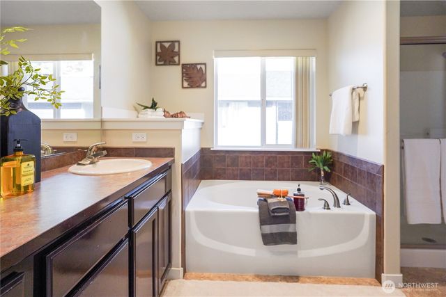 1615 Redmond Ct NE, Renton, WA 98055