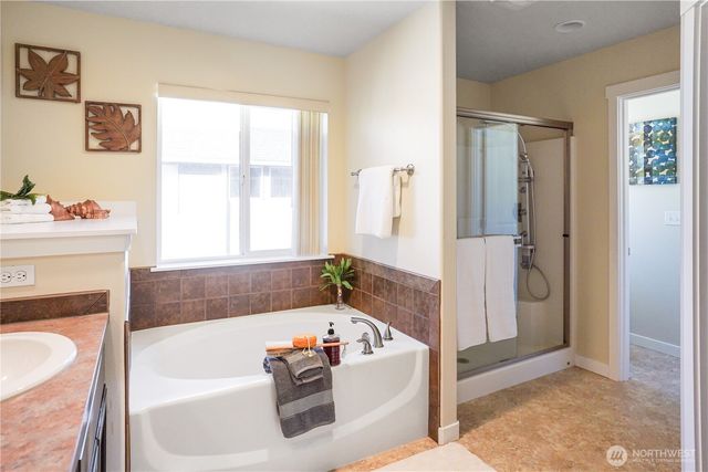 1615 Redmond Ct NE, Renton, WA 98055