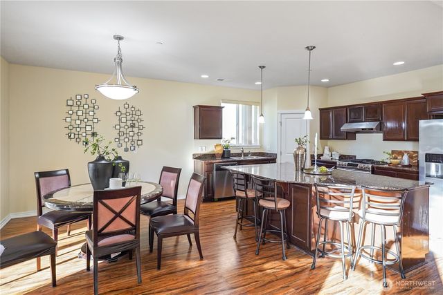 1615 Redmond Ct NE, Renton, WA 98055