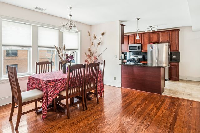 2656 W Lunt Avenue 1, Chicago, IL 60645