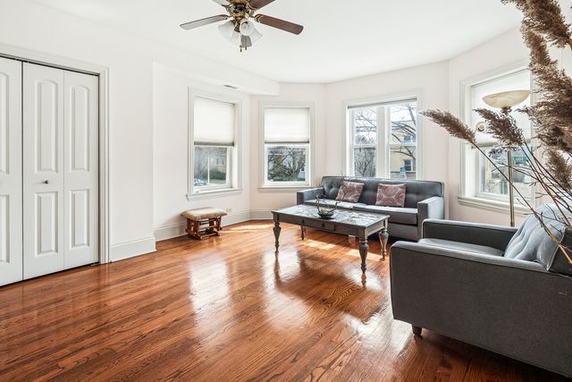 2656 W Lunt Avenue 1, Chicago, IL 60645