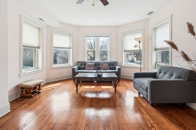 2656 W Lunt Avenue 1, Chicago, IL 60645