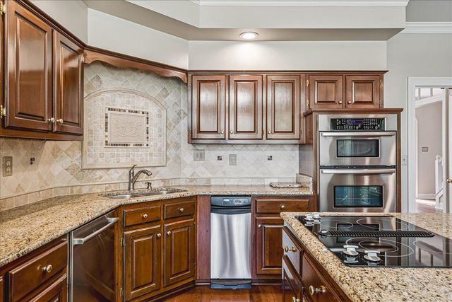 8710 SOMERSET LN, Germantown, TN 38138