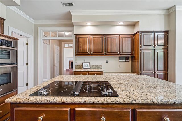 8710 SOMERSET LN, Germantown, TN 38138