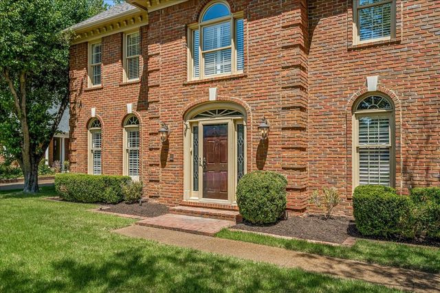 8710 SOMERSET LN, Germantown, TN 38138