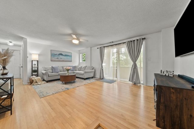 14 Bourbon Street 27, Peabody, MA 01960