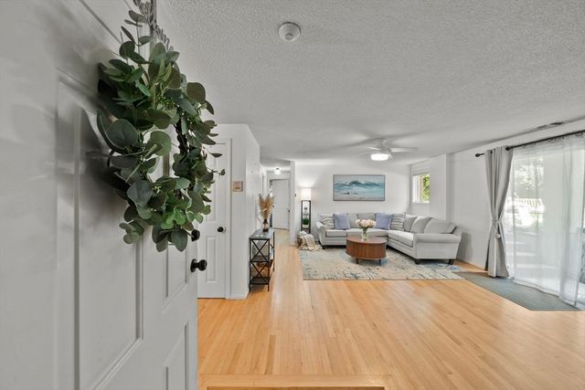 14 Bourbon Street 27, Peabody, MA 01960