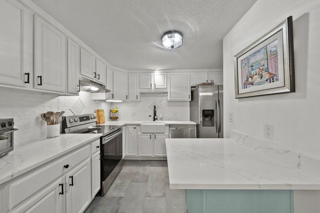 14 Bourbon Street 27, Peabody, MA 01960