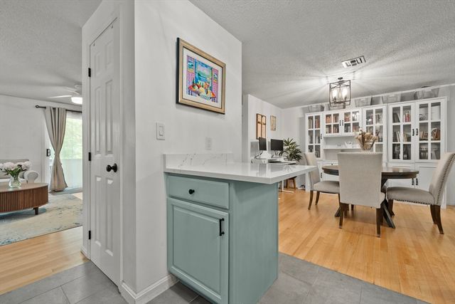 14 Bourbon Street 27, Peabody, MA 01960