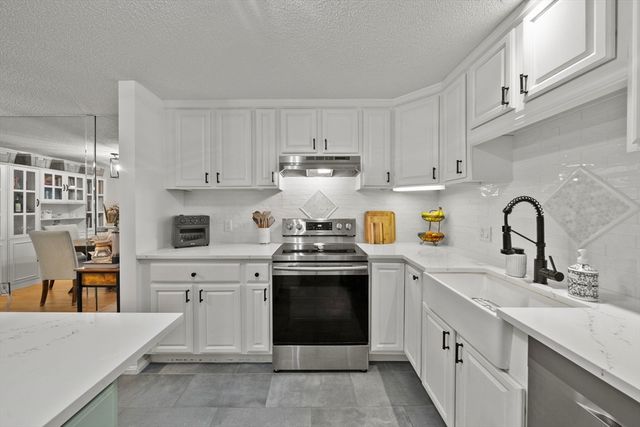 14 Bourbon Street 27, Peabody, MA 01960