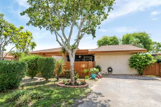 2065 SW 24th Circle, Boynton Beach, FL 33426