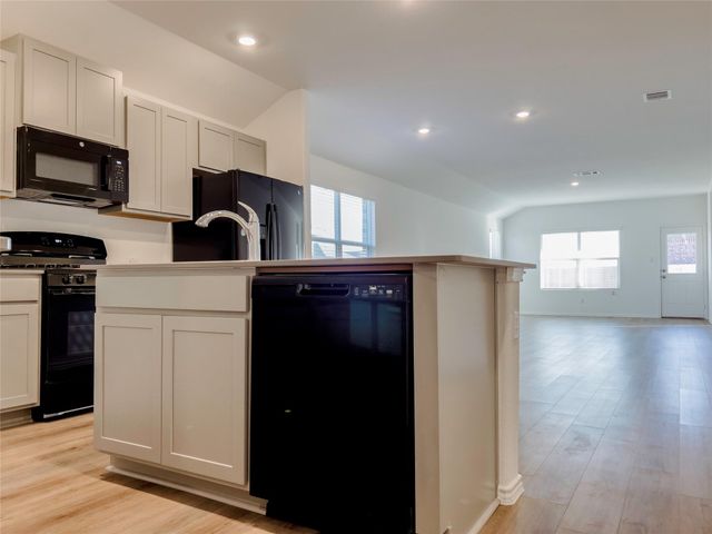 603 Water way Ave, Hutto, TX 78634
