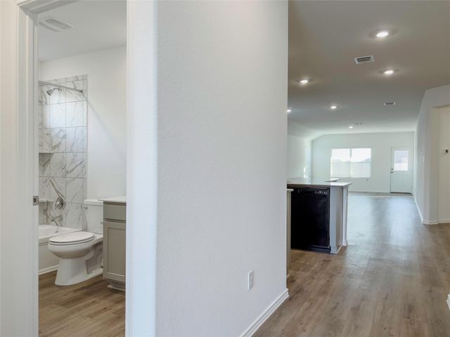 603 Water way Ave, Hutto, TX 78634