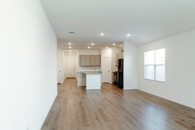 603 Water way Ave, Hutto, TX 78634