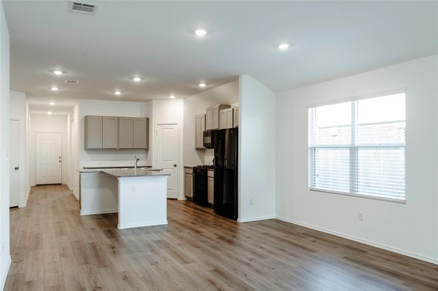 603 Water way Ave, Hutto, TX 78634