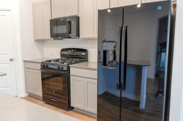 603 Water way Ave, Hutto, TX 78634