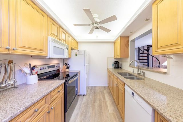 728 WHITE PINE TREE ROAD 85, Venice, FL 34285