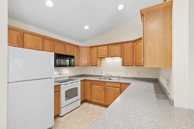 921 10th Street 0, Dewitt, IA 52742