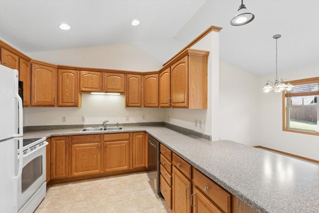 921 10th Street 0, Dewitt, IA 52742