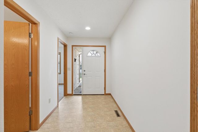 921 10th Street 0, Dewitt, IA 52742