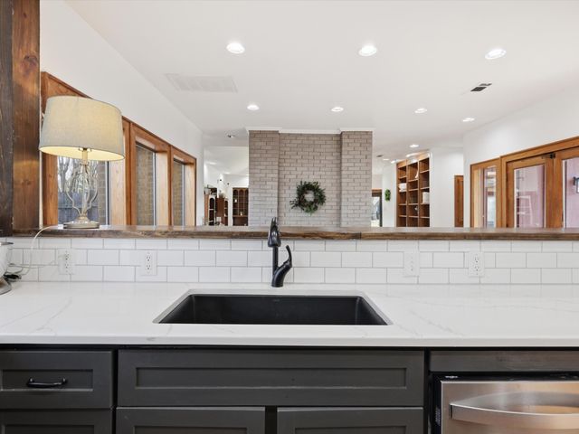 333 S Centre Avenue, Lancaster, TX 75146