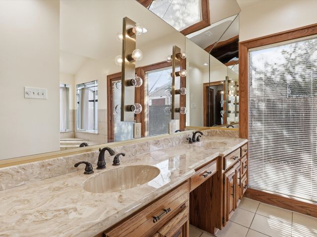 333 S Centre Avenue, Lancaster, TX 75146