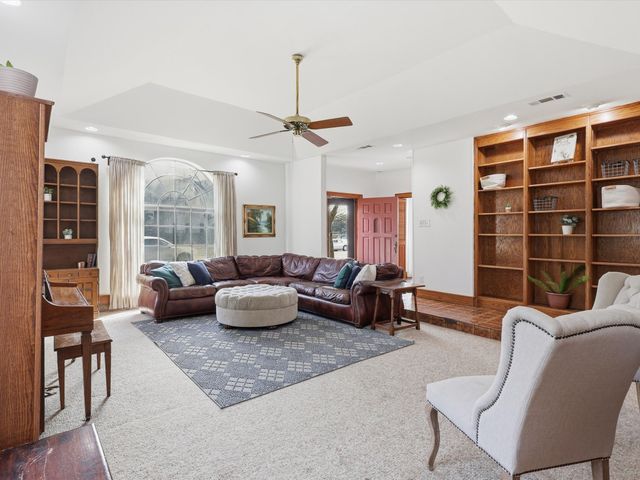 333 S Centre Avenue, Lancaster, TX 75146