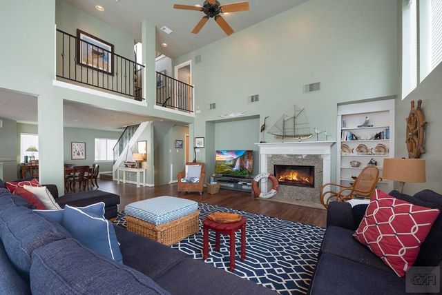 131 Isles End Road, Tiki Island, TX 77554