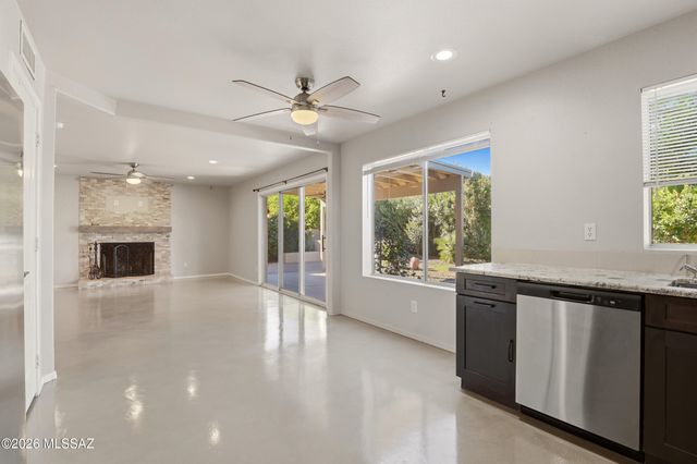 7650 W Summer Sky Drive, Tucson, AZ 85743