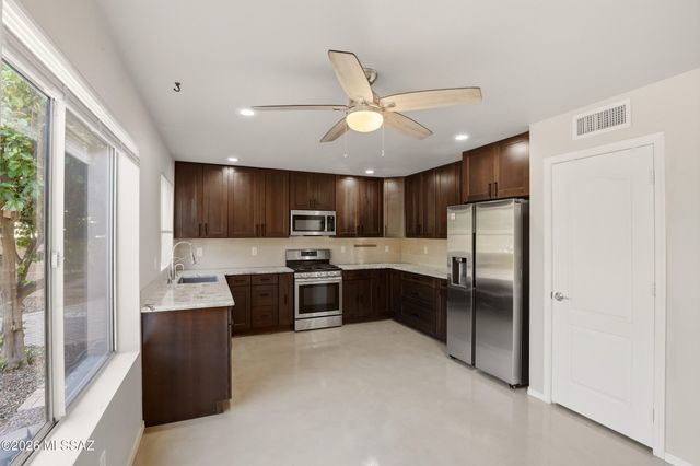 7650 W Summer Sky Drive, Tucson, AZ 85743