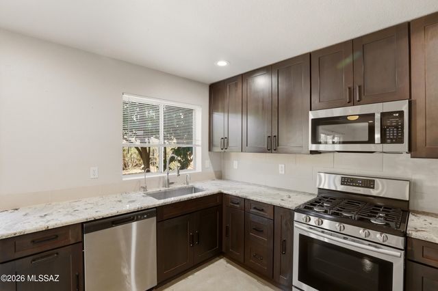 7650 W Summer Sky Drive, Tucson, AZ 85743