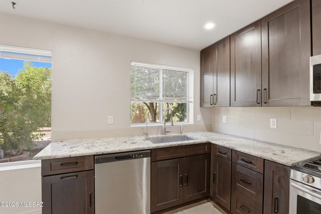 7650 W Summer Sky Drive, Tucson, AZ 85743