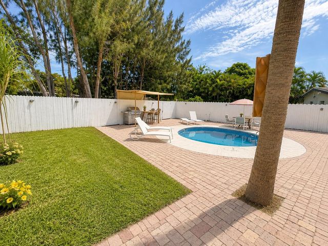 327 LANCASTER Street, Boca Raton, FL 33487