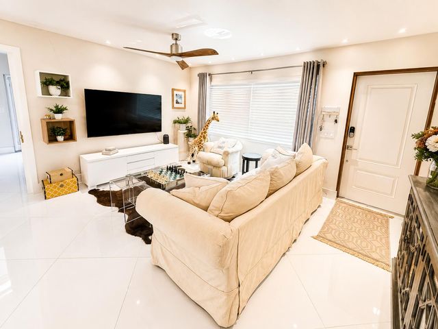 327 LANCASTER Street, Boca Raton, FL 33487