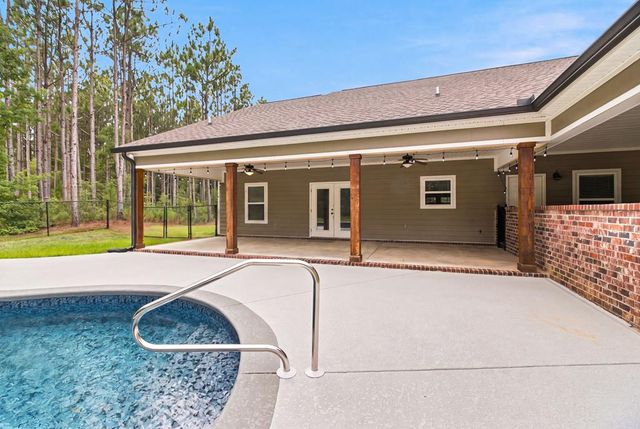 1382 Glen Lawrence Rd, Cowarts, AL 36321