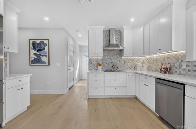 2 Lee Place, Old Bethpage, NY 11804