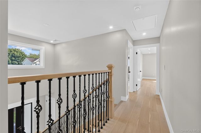 2 Lee Place, Old Bethpage, NY 11804