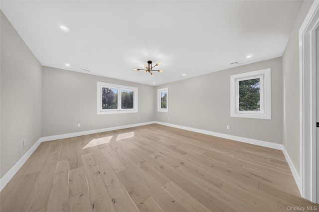 2 Lee Place, Old Bethpage, NY 11804