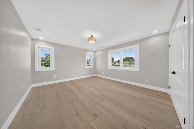 2 Lee Place, Old Bethpage, NY 11804