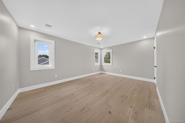 2 Lee Place, Old Bethpage, NY 11804