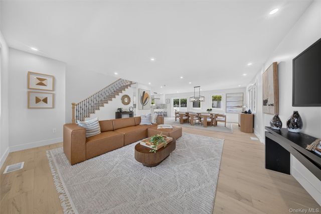 2 Lee Place, Old Bethpage, NY 11804