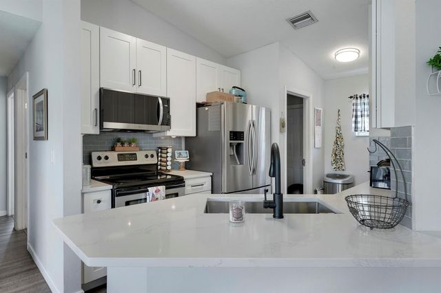 572 SW Bacon Terrace, Port St. Lucie, FL 34953