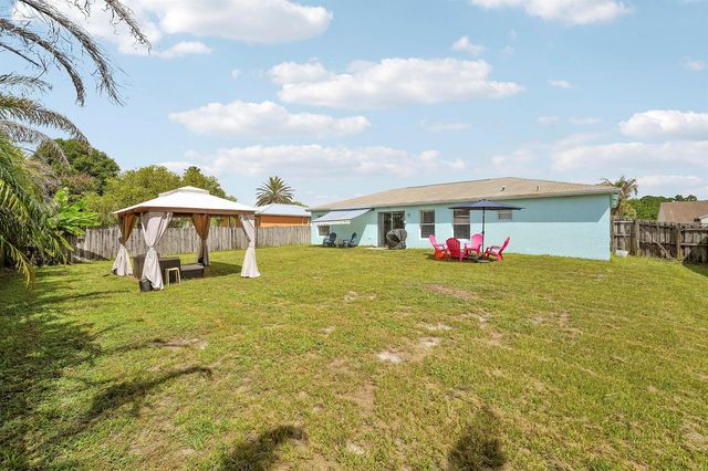 572 SW Bacon Terrace, Port St. Lucie, FL 34953