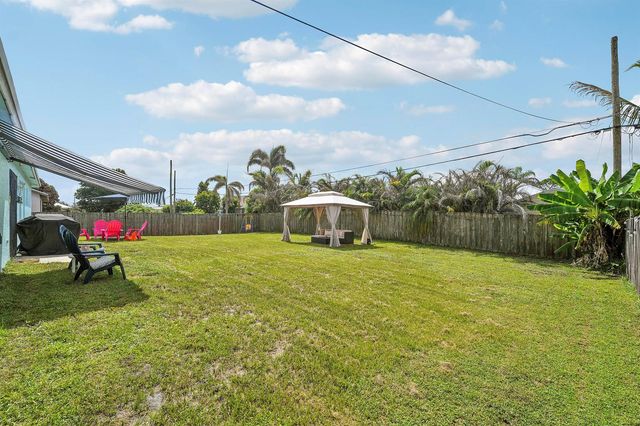 572 SW Bacon Terrace, Port St. Lucie, FL 34953