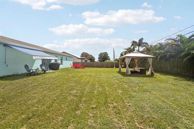 572 SW Bacon Terrace, Port St. Lucie, FL 34953