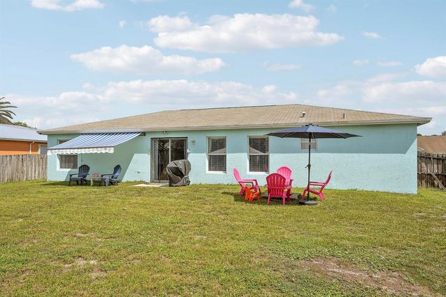 572 SW Bacon Terrace, Port St. Lucie, FL 34953
