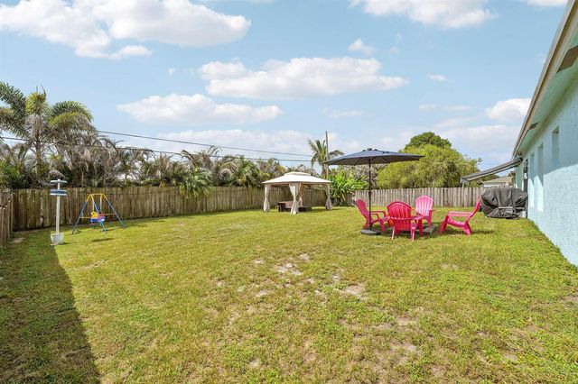 572 SW Bacon Terrace, Port St. Lucie, FL 34953
